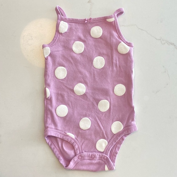5 Carter’s sleeveless bodysuits / onesies - Picture 5 of 7
